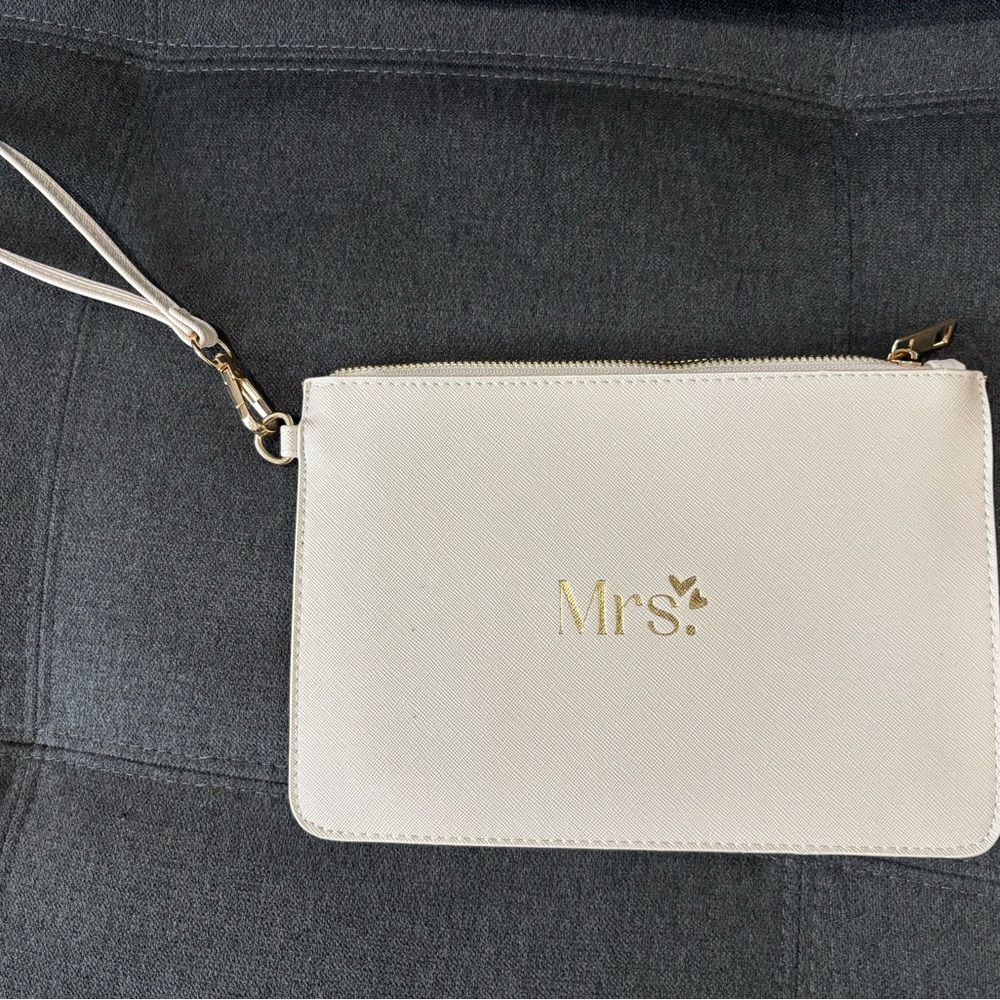 NEVER USED| Elegant Cream Wristlet Clutch | Perfect for Brides/Newlyweds!